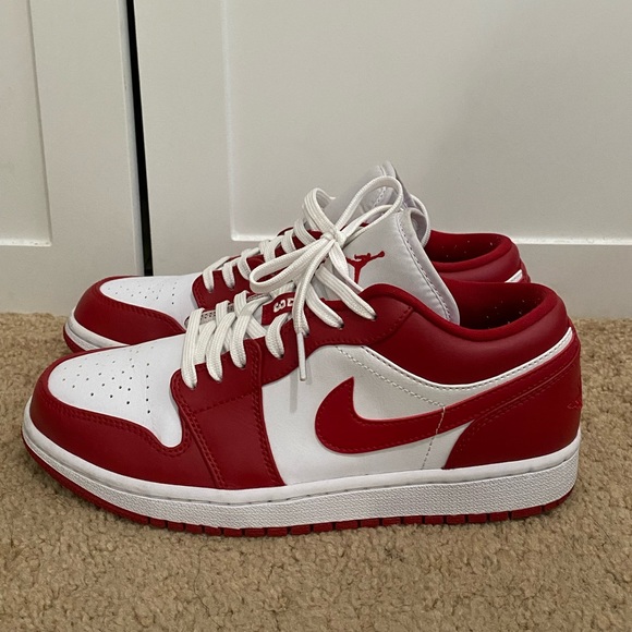 Like-new Jordan 1 low in “gym red”. US Men’s 8/US Women’s 9.5/UK Men’s 7. - Picture 1 of 6